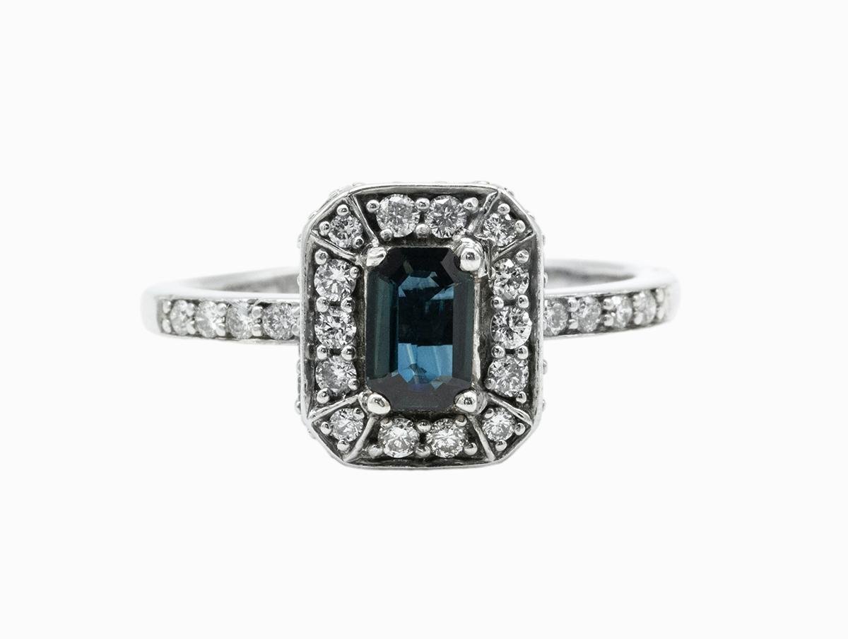 Кольцо с сапфиром